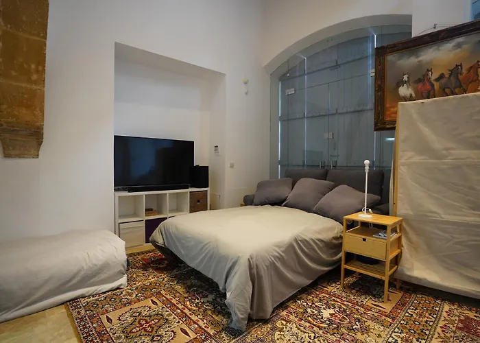 Large Kamara Studio
