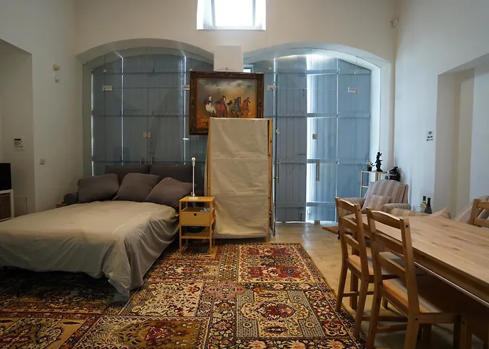 Large Kamara Studio