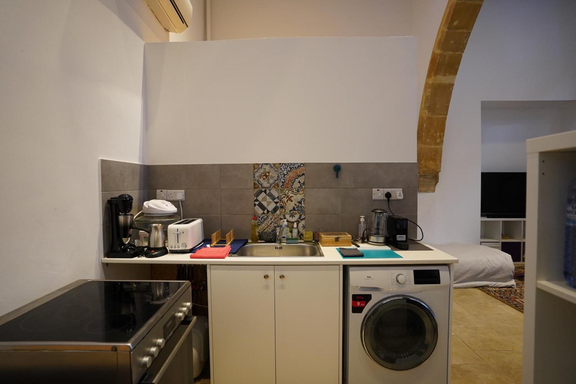 Large Kamara Apartment *
